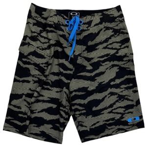 Oakley Men's Blitz Camo 20" Boardshorts With Side Pocket in Wild Lime